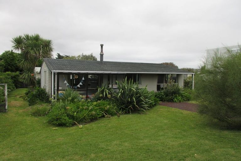 Photo of property in 120 Tutere Street, Waikanae Beach, Waikanae, 5036