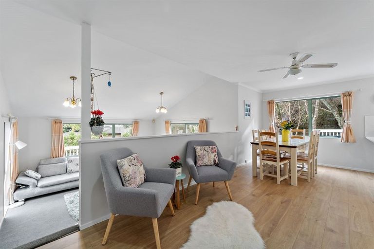 Photo of property in 32a Deverell Place, Northcross, Auckland, 0632