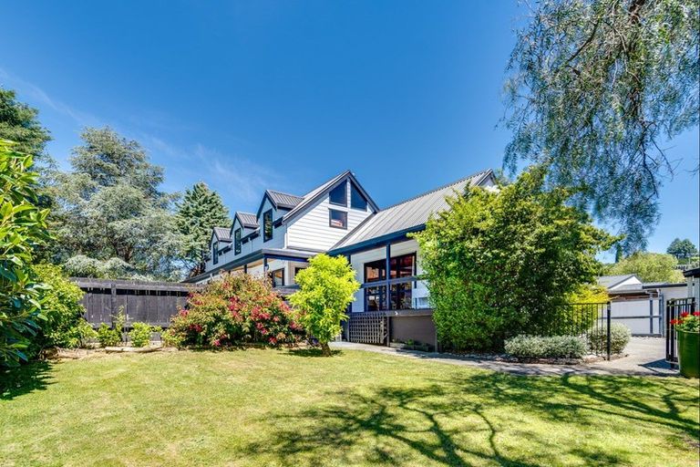 Photo of property in 15 Ritchie Place, Havelock North, 4130
