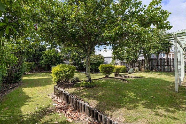 Photo of property in 100 Charleston Avenue, Whangamata, 3620
