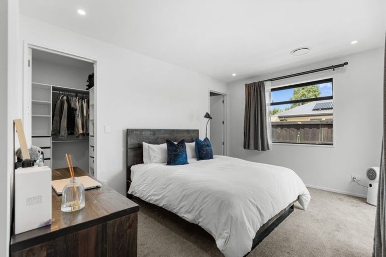 Photo of property in 6 Fairbairn Close, Halswell, Christchurch, 8025