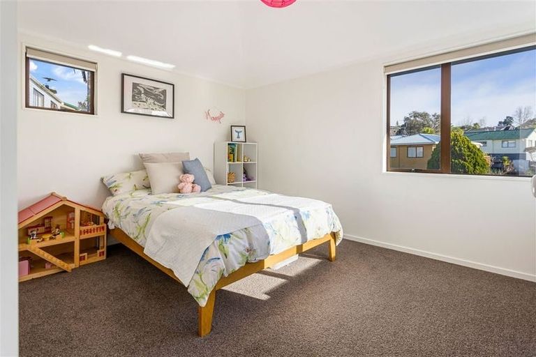 Photo of property in 60 Rhinevale Close, Henderson, Auckland, 0612