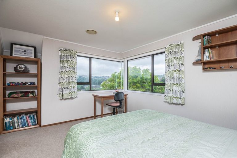 Photo of property in 11 Montrose Grove, Churton Park, Wellington, 6037