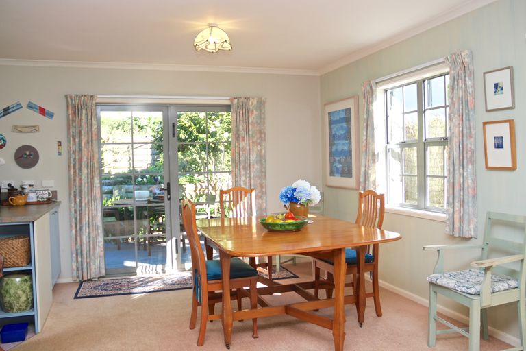 Photo of property in 31 Matauwhi Road, Russell, 0202