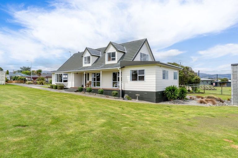 Photo of property in 16 Ryder Crescent, Levin, 5510