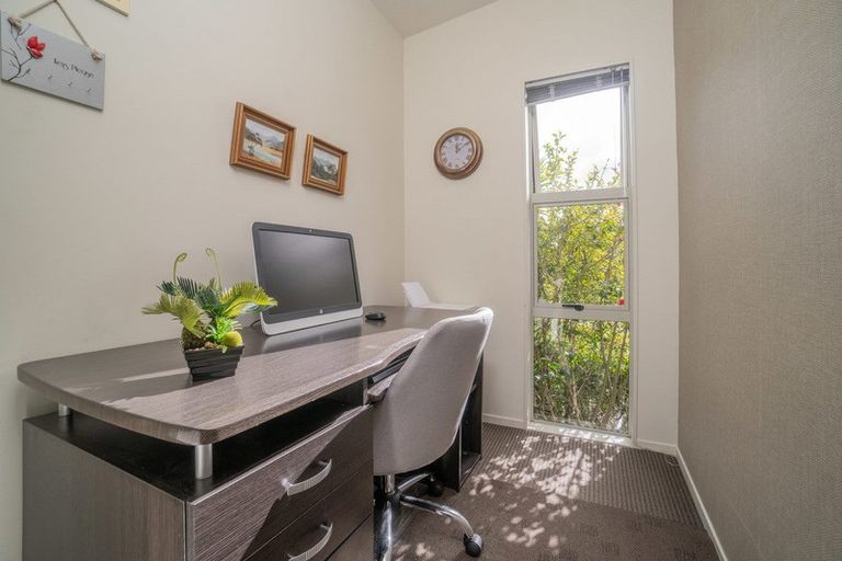 Photo of property in 7 Empressa Heights, Helensville, 0800