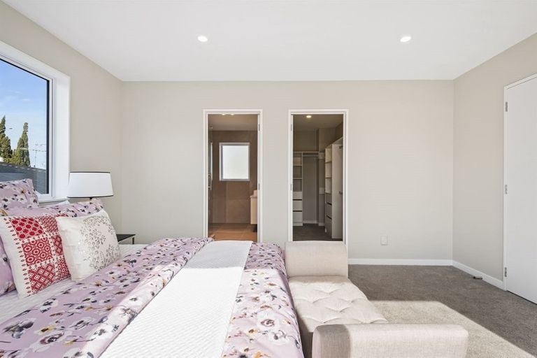 Photo of property in 538a Glenfield Road, Glenfield, Auckland, 0629