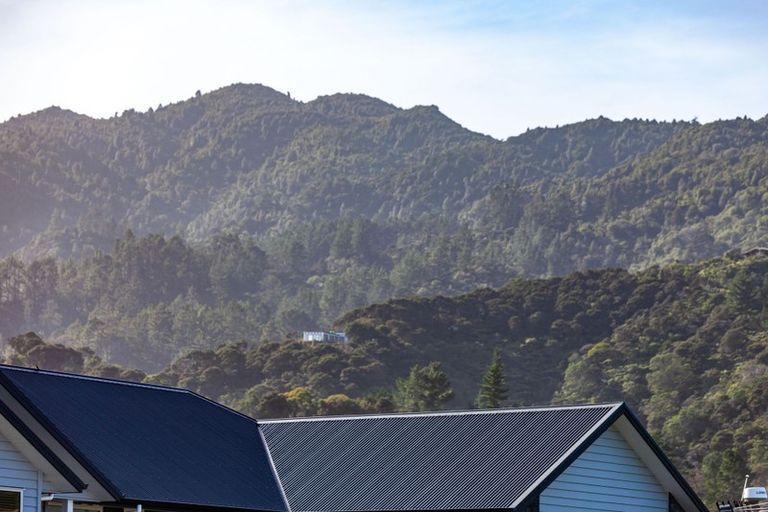 Photo of property in 13 Victoria Street, Coromandel, 3506