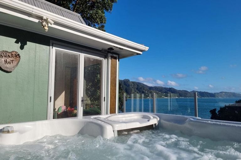 Photo of property in 1a Howard Road, Point Howard, Lower Hutt, 5013