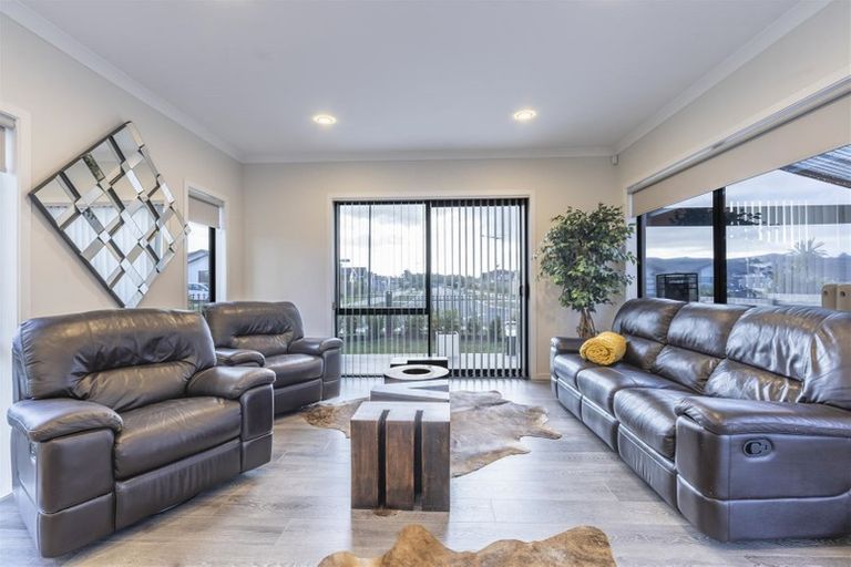 Photo of property in 15 Van Rixel Drive, Kumeu, 0810