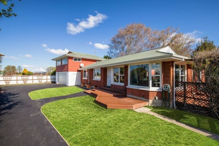 Photo of property in 15 Tralee Place, Bishopdale, Christchurch, 8053