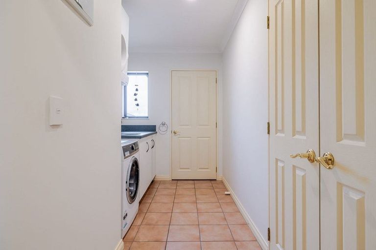 Photo of property in 62 Royal Oak Drive, Kelvin Grove, Palmerston North, 4414