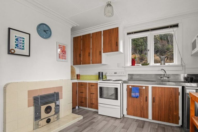 Photo of property in 89 Branxholm Street, Roxburgh, 9500