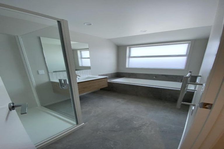 Photo of property in 239 Huatoki Street, Upper Vogeltown, New Plymouth, 4310