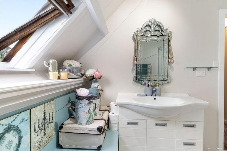 Photo of property in 53 Paparata Road, Bombay, 2675