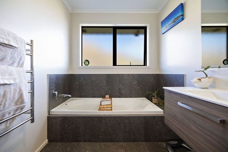 Photo of property in 4 Banbury Terrace, Lower Shotover, Queenstown, 9304