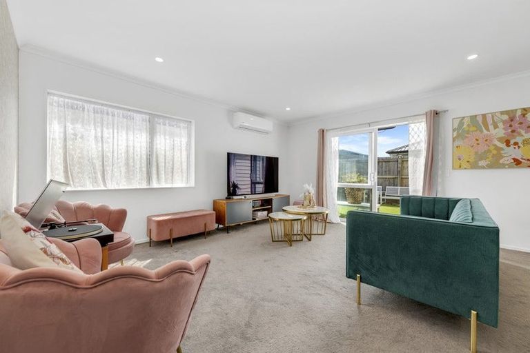 Photo of property in 25 Kapowai Boulevard, Takanini, 2112