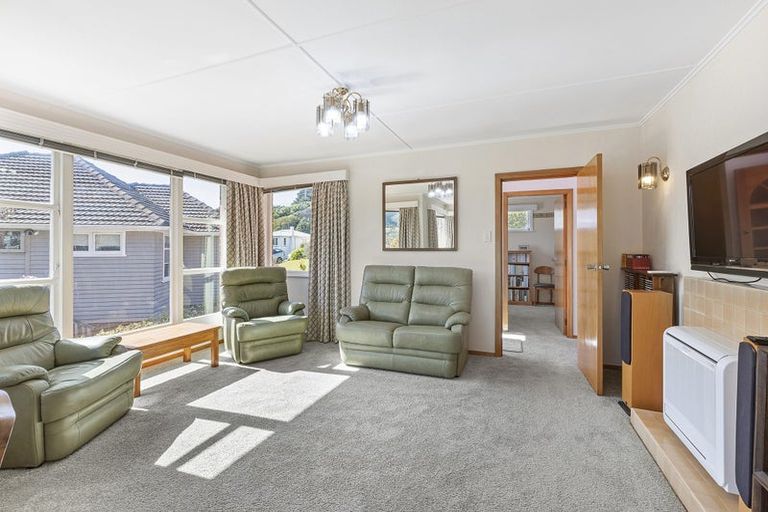 Photo of property in 66 Taylor Terrace, Tawa, Wellington, 5028
