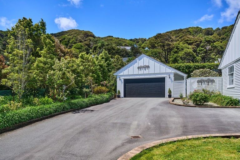 Photo of property in 100 Cheviot Road, Lowry Bay, Lower Hutt, 5013