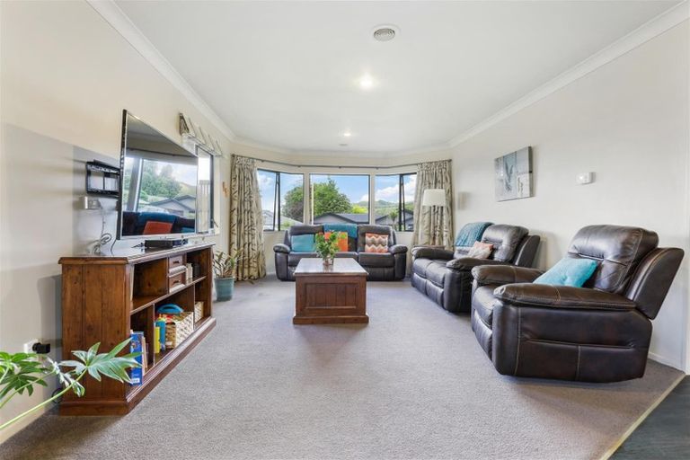 Photo of property in 6 Caulfield Place, Pukehangi, Rotorua, 3015