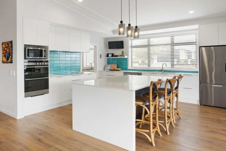 Photo of property in 1 Makura Drive, Papamoa Beach, Papamoa, 3118