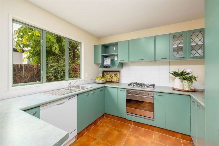 Photo of property in 58 Hewitts Road, Merivale, Christchurch, 8014