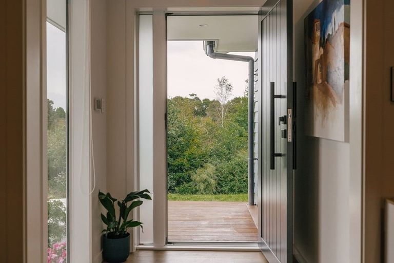 Photo of property in 22a La Lena Grove, Fitzherbert, Palmerston North, 4410