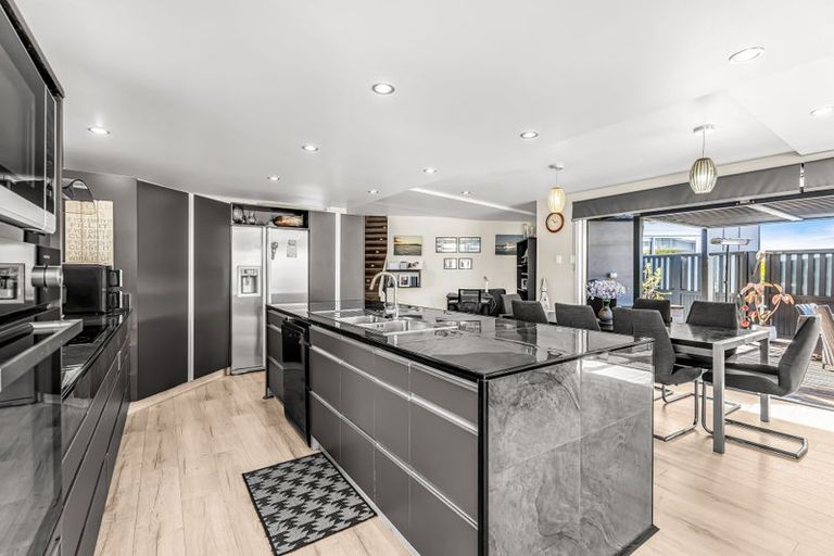 Photo of property in 7 Mermaid Place, Whitianga, 3510