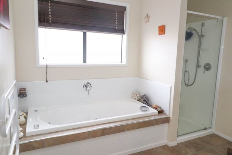 Photo of property in 6 Edward Bullen Place, Thames, 3500