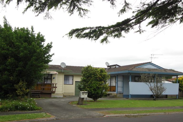 Photo of property in 8a Kirrama Place, Conifer Grove, Takanini, 2112