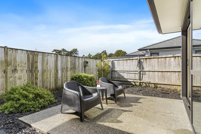 Photo of property in 17 Kahika Grove, Huapai, Kumeu, 0810
