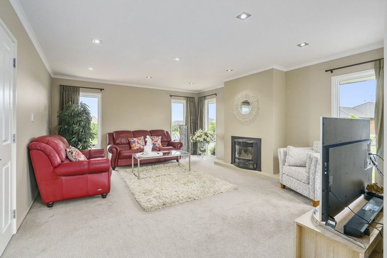 Photo of property in 19 Tennyson Avenue, Kelvin Grove, Palmerston North, 4414
