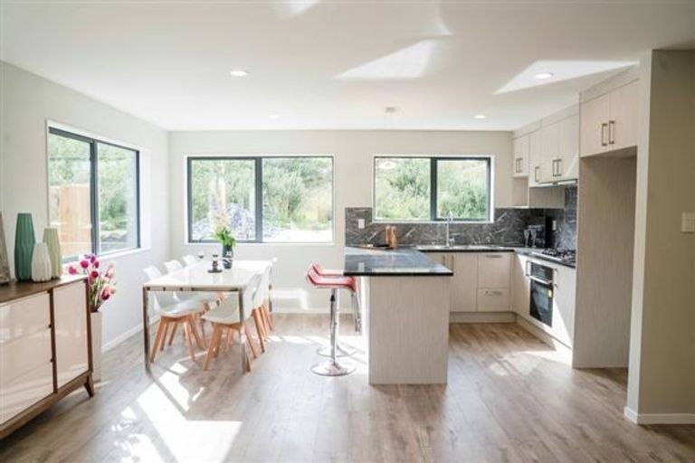 Photo of property in 11 Younger Lane, Massey, Auckland, 0614