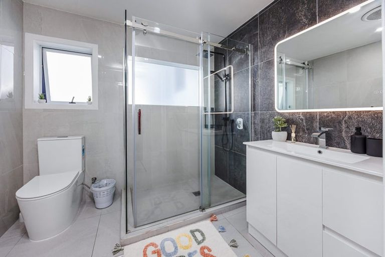 Photo of property in 6 Lucas Place, Weymouth, Auckland, 2103