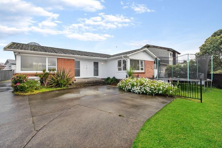 Photo of property in 128 Edgewater Drive, Pakuranga, Auckland, 2010
