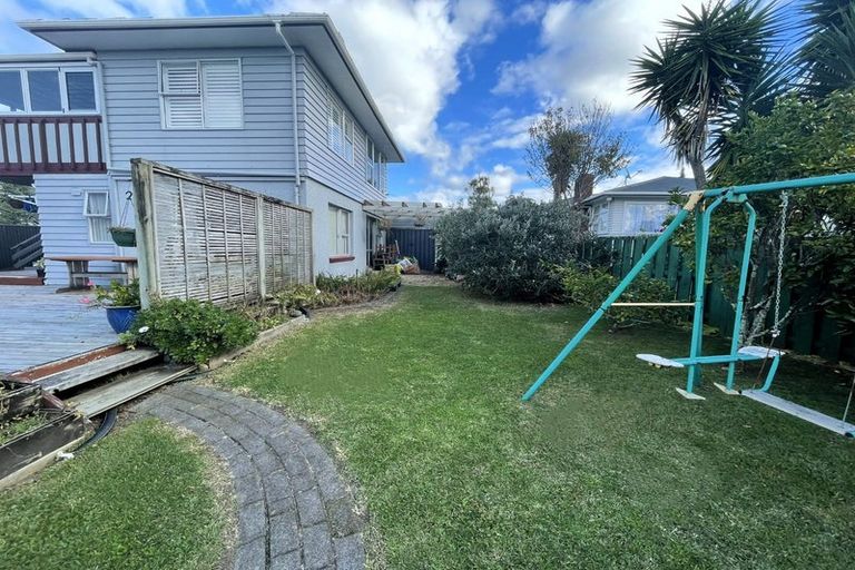 Photo of property in 8 Divich Avenue, Te Atatu South, Auckland, 0610