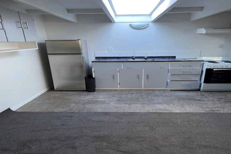 Photo of property in 1/2 Coniston Avenue, Te Atatu South, Auckland, 0610