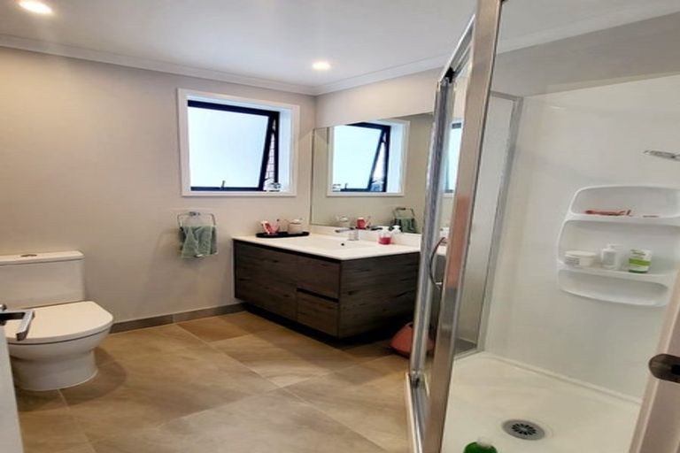 Photo of property in 14 Whiri Lane, Hobsonville, 0616