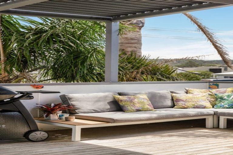 Photo of property in 306 Ocean Road, Whangamata, 3620