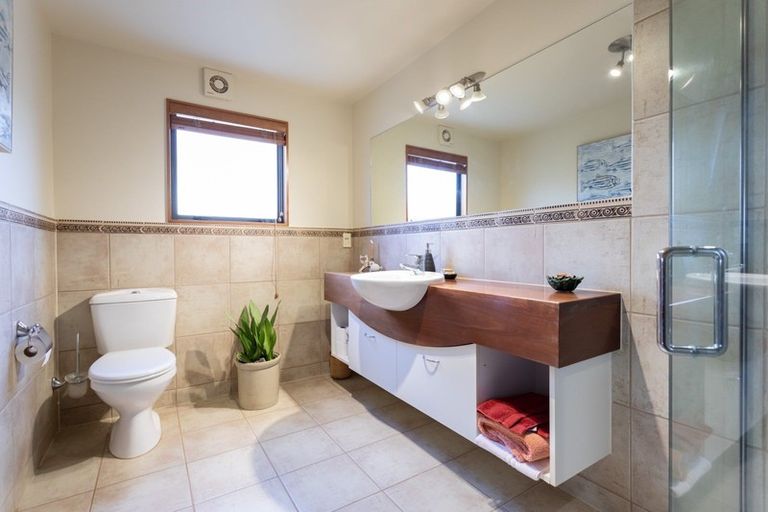 Photo of property in 33 Ruapehu Drive, Fitzherbert, Palmerston North, 4410