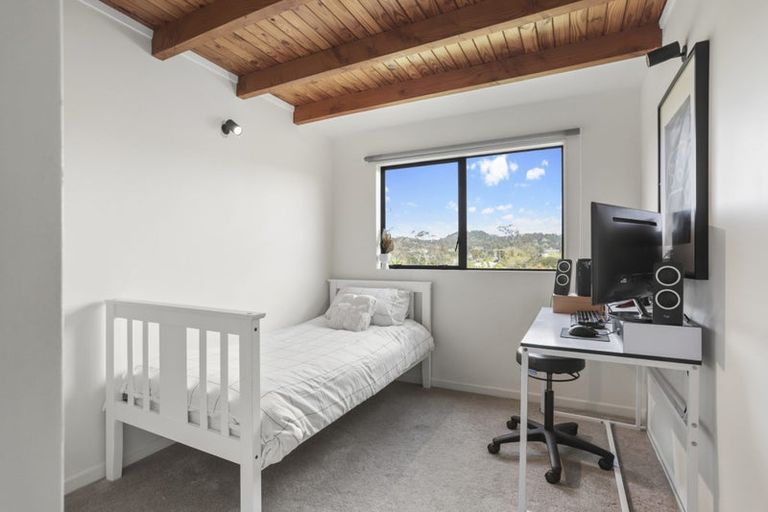 Photo of property in 99 Captain Scott Road, Glen Eden, Auckland, 0602