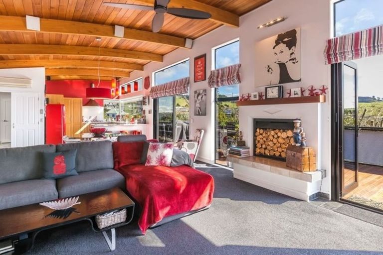 Photo of property in 1/3 Sylvia Place, Acacia Bay, Taupo, 3330