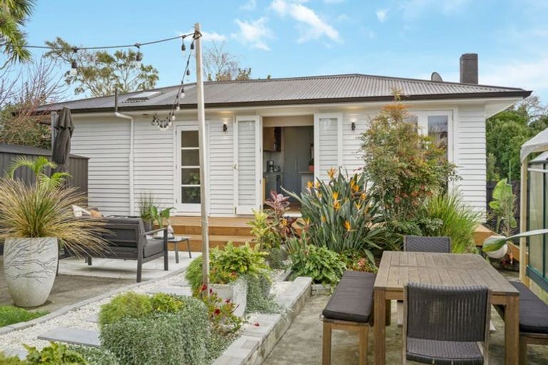 Photo of property in 25 Trojan Crescent, New Lynn, Auckland, 0600