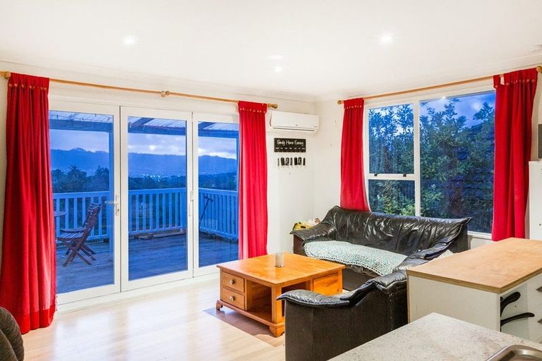 Photo of property in 34 Sievers Grove, Cannons Creek, Porirua, 5024