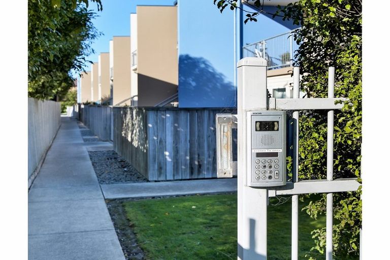 Photo of property in 28/30 Mathesons Road, Phillipstown, Christchurch, 8011