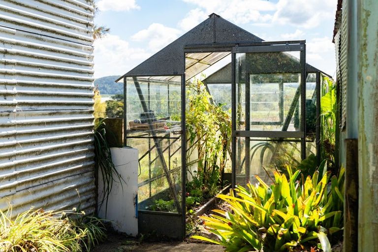 Photo of property in 368 Pahi Road, Pahi, Paparoa, 0571