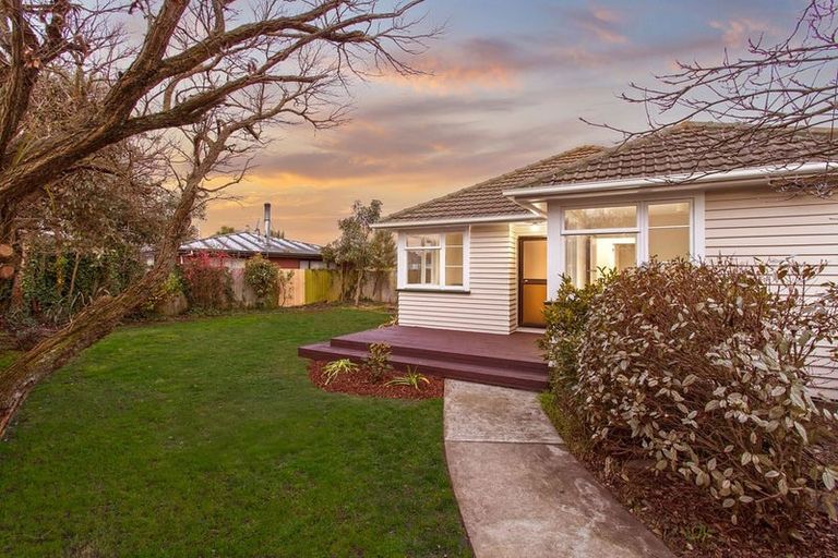 Photo of property in 12 Wildwood Avenue, Wainoni, Christchurch, 8061