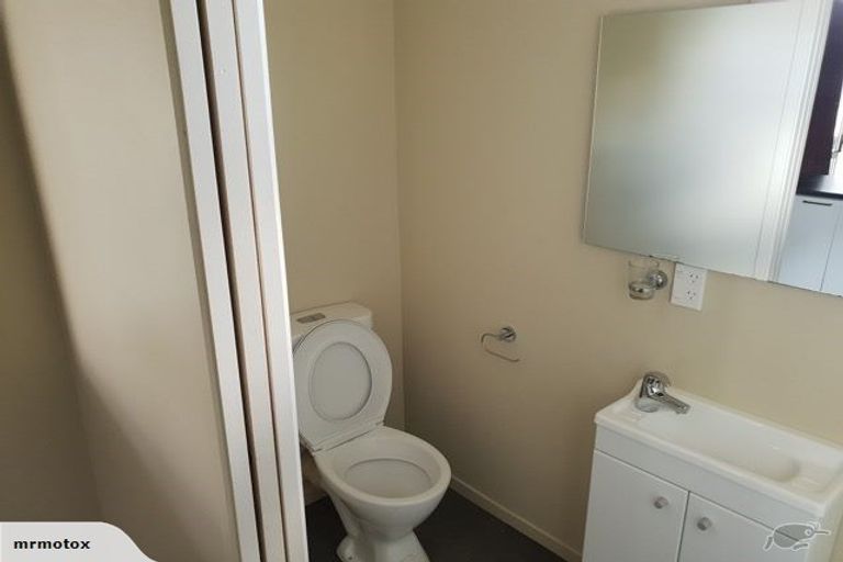 Photo of property in 16 Kaikoura Street, Henderson, Auckland, 0612