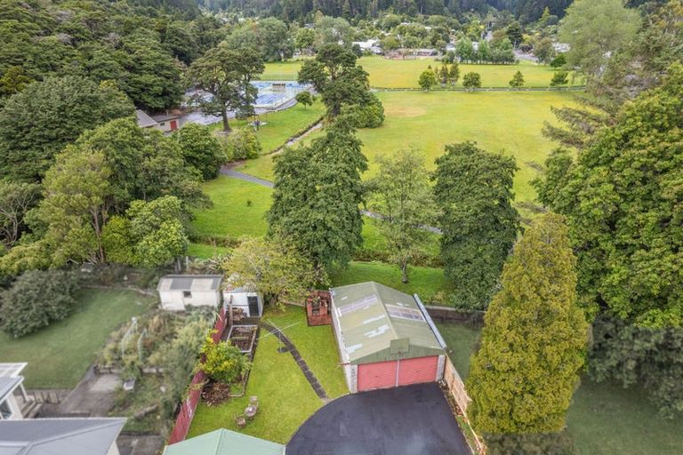 Photo of property in 4 Birch Grove, Pinehaven, Upper Hutt, 5019