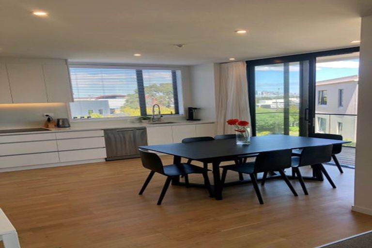 Photo of property in 105/8a Lake Pupuke Drive, Takapuna, Auckland, 0622
